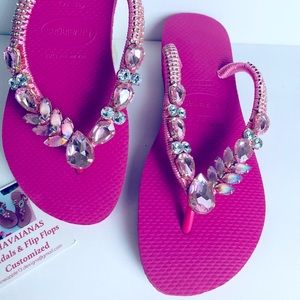 NWT Havaianas Fucsia color embelleced Sandals Size 5/6